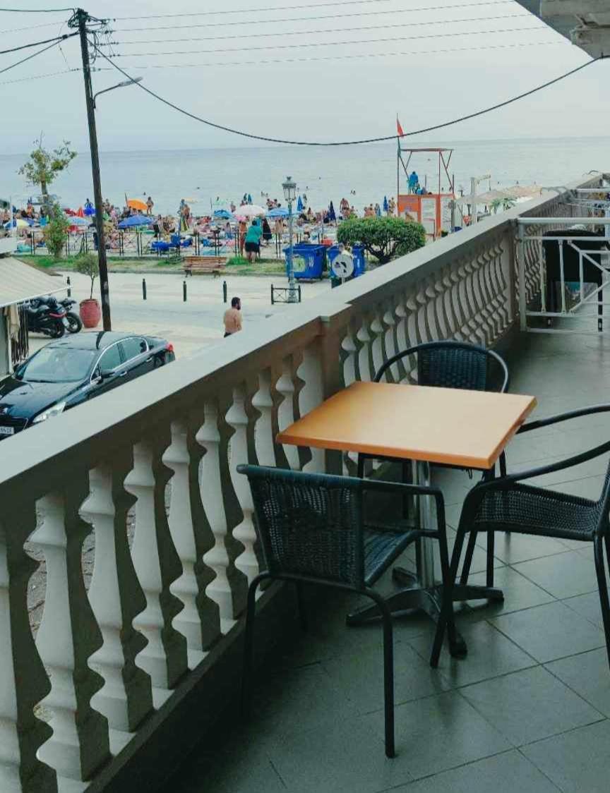 Iliana Hotel Paralia Esterno foto